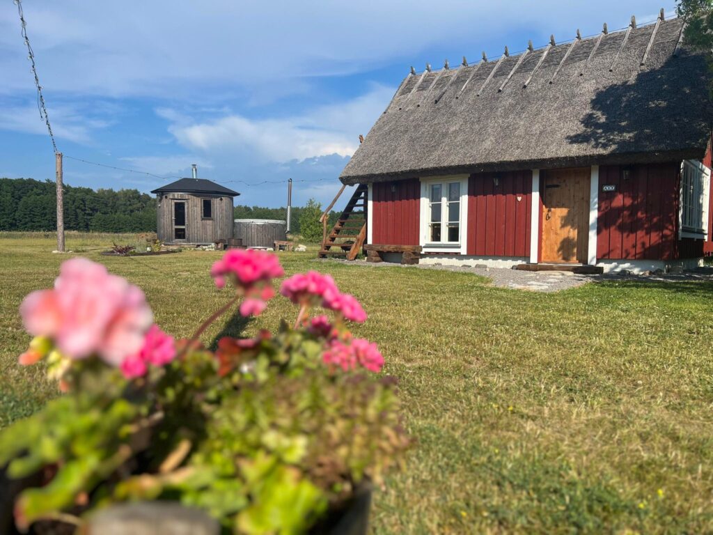 Ehe ja ainulaadne suvine öömaja Hosby küla rannas