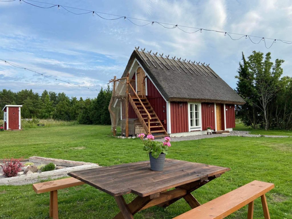 Ehe ja ainulaadne suvine öömaja Hosby küla rannas